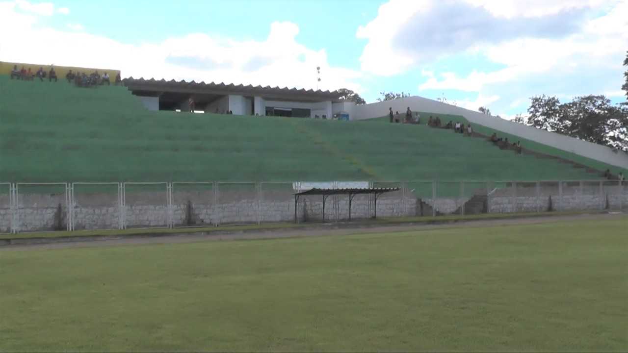 Camacã: Prefeito entrega Estádio reformado na abertura do Campeonato Amador 2019
